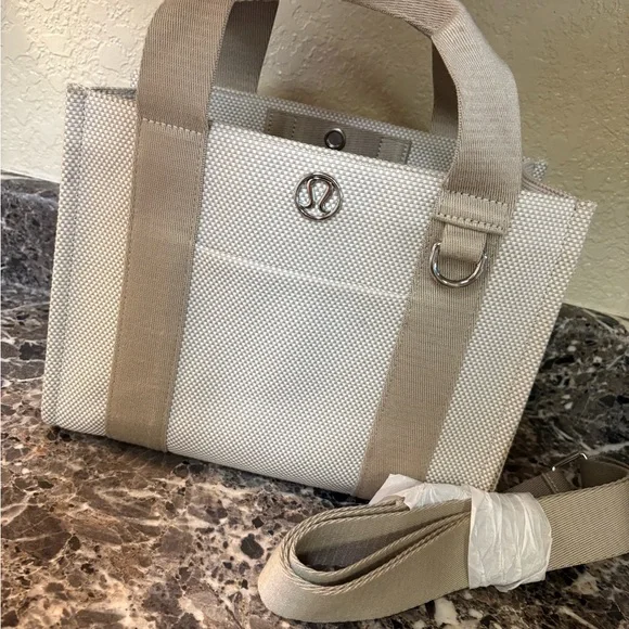 Lululemon Athletica Cream Tote Bag - Picture 2 of 2